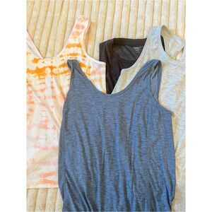 lot of 4 old navy work out tops size large